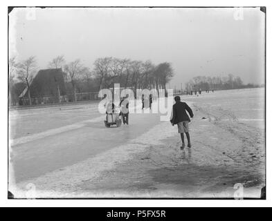 N/A. Nederlands: Beschrijving Amstel  IJspret. Gezien naar Amsteldijk.  Documenttype foto  Vervaardiger Olie``, Jacob (1834-1905)  Collectie Collectie Jacob Olie Jbz.  Datering 16 januari 1901  Geografische naam Amstel  Inventarissen http://stadsarchief.amsterdam.nl/archief/10019 Afbeeldingsbestand 010019001322 Generated with Dememorixer . 16 January 1901.   Jacob Olie  (1834–1905)     Alternative names Jacob Olie Jbz. Jacob Olie Jbzn.  Description Dutch photographer  Date of birth/death 19 October 1834 25 April 1905  Location of birth/death Amsterdam Amsterdam  Work period 1847-1905  Work loc Stock Photo